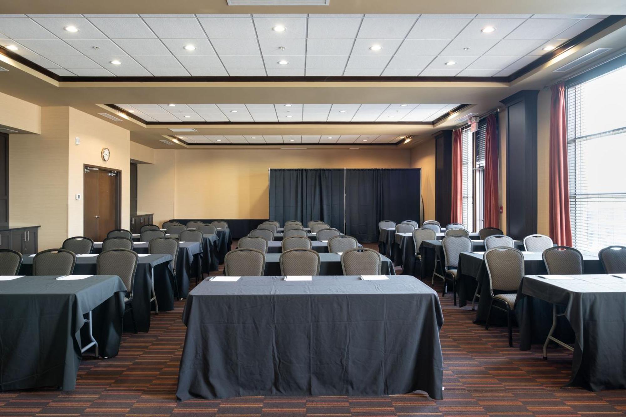 Four Points By Sheraton Edmonton International Airport Nisku Exterior photo