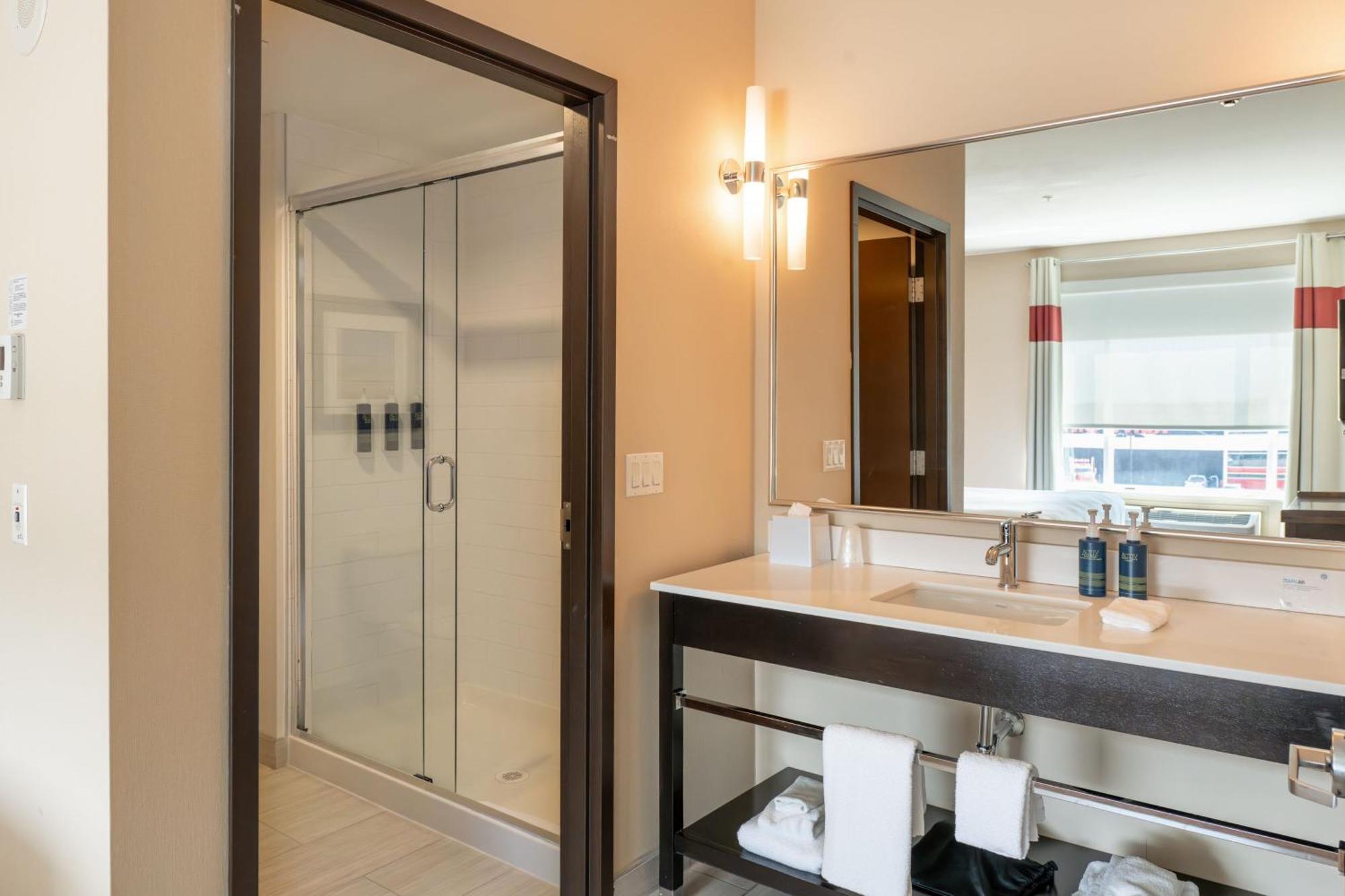 Four Points By Sheraton Edmonton International Airport Nisku Exterior photo
